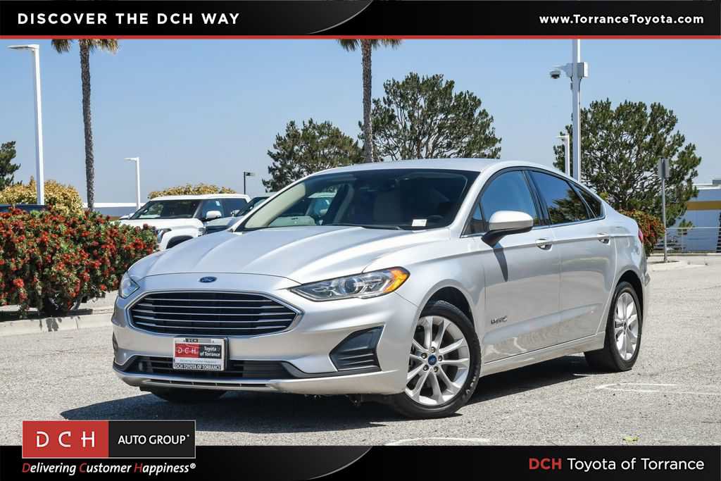 Used 2019 Ford Fusion SE FWD image 1