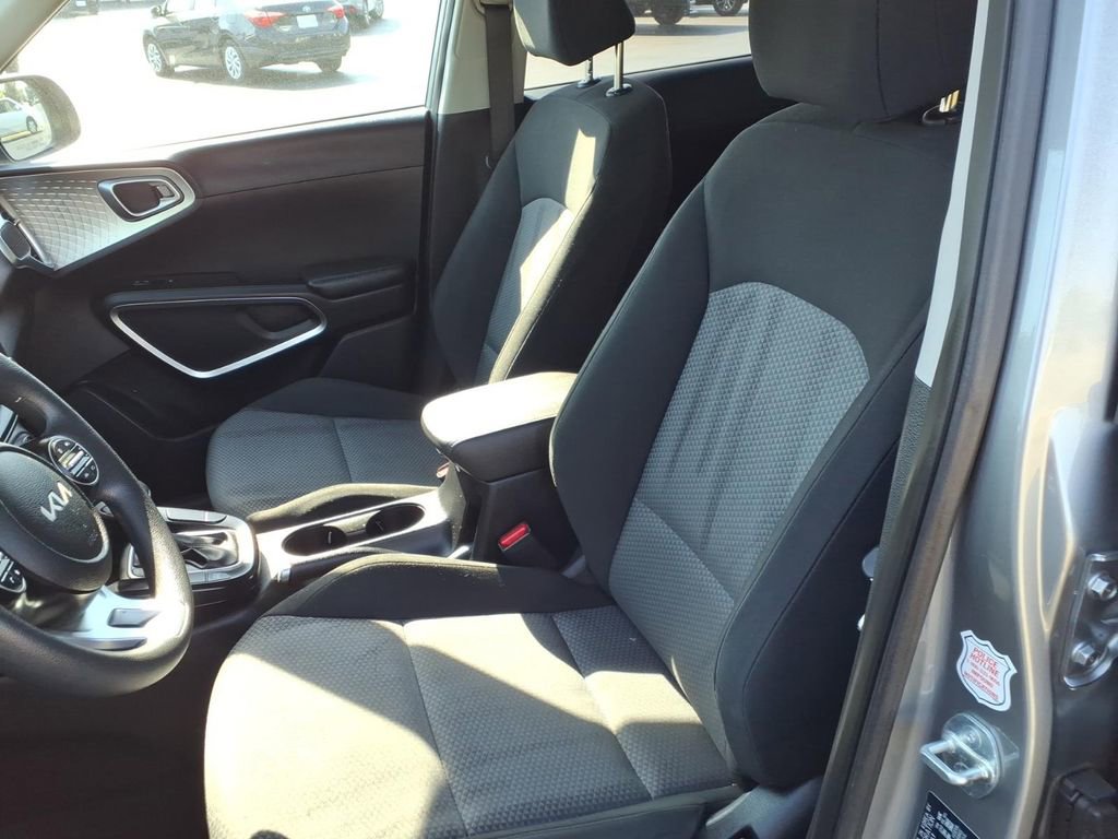 Used 2024 Kia Soul LX w/ Option Group 015 image 13