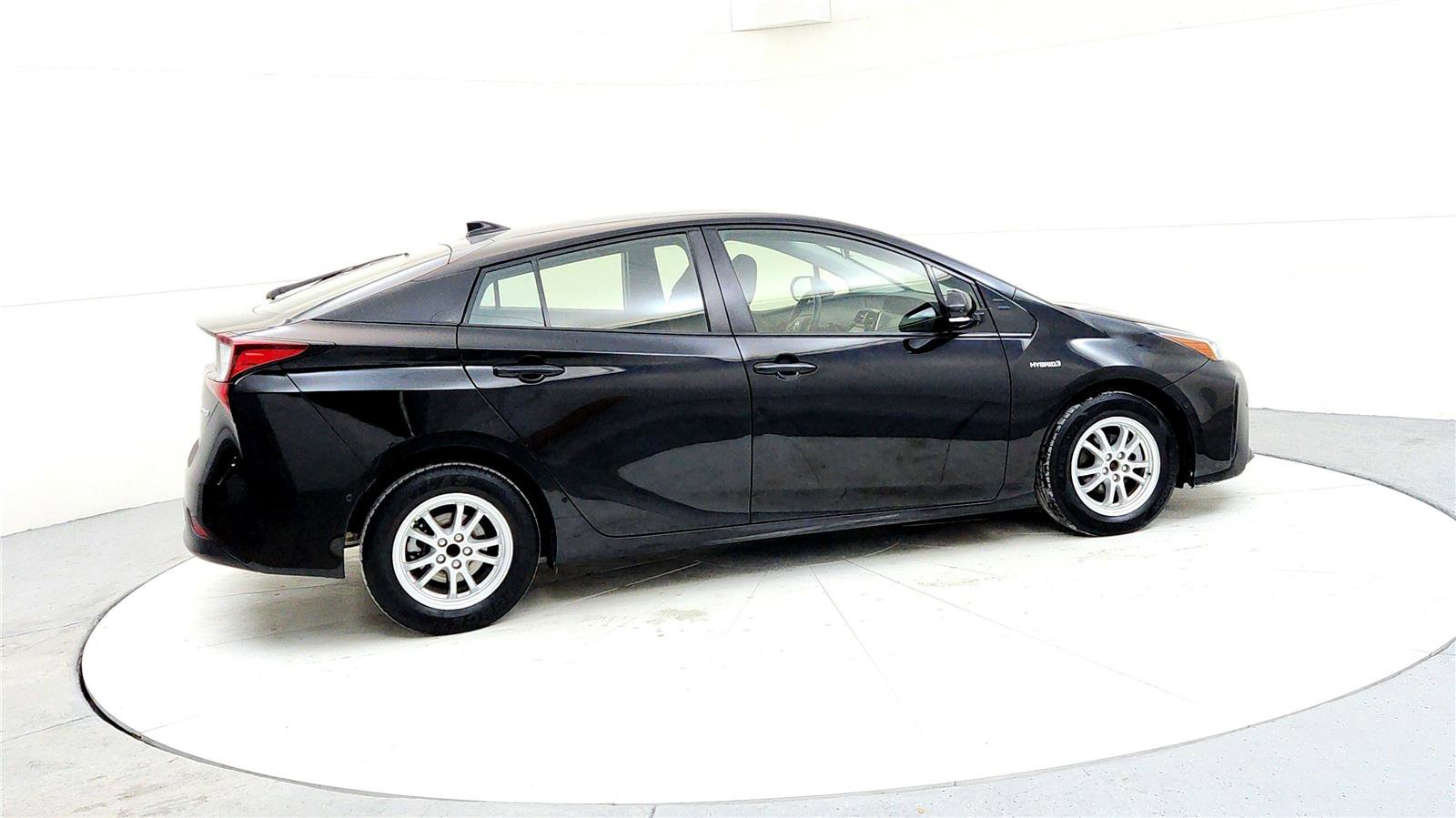 Certified 2019 Toyota Prius LE image 6