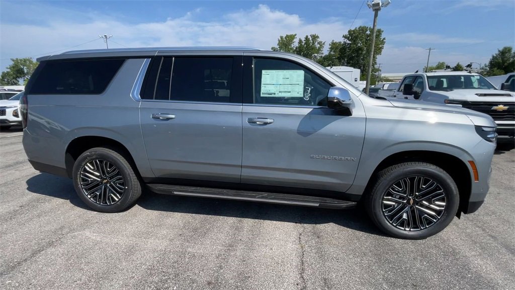 New 2025 Chevrolet Suburban Premier image 3