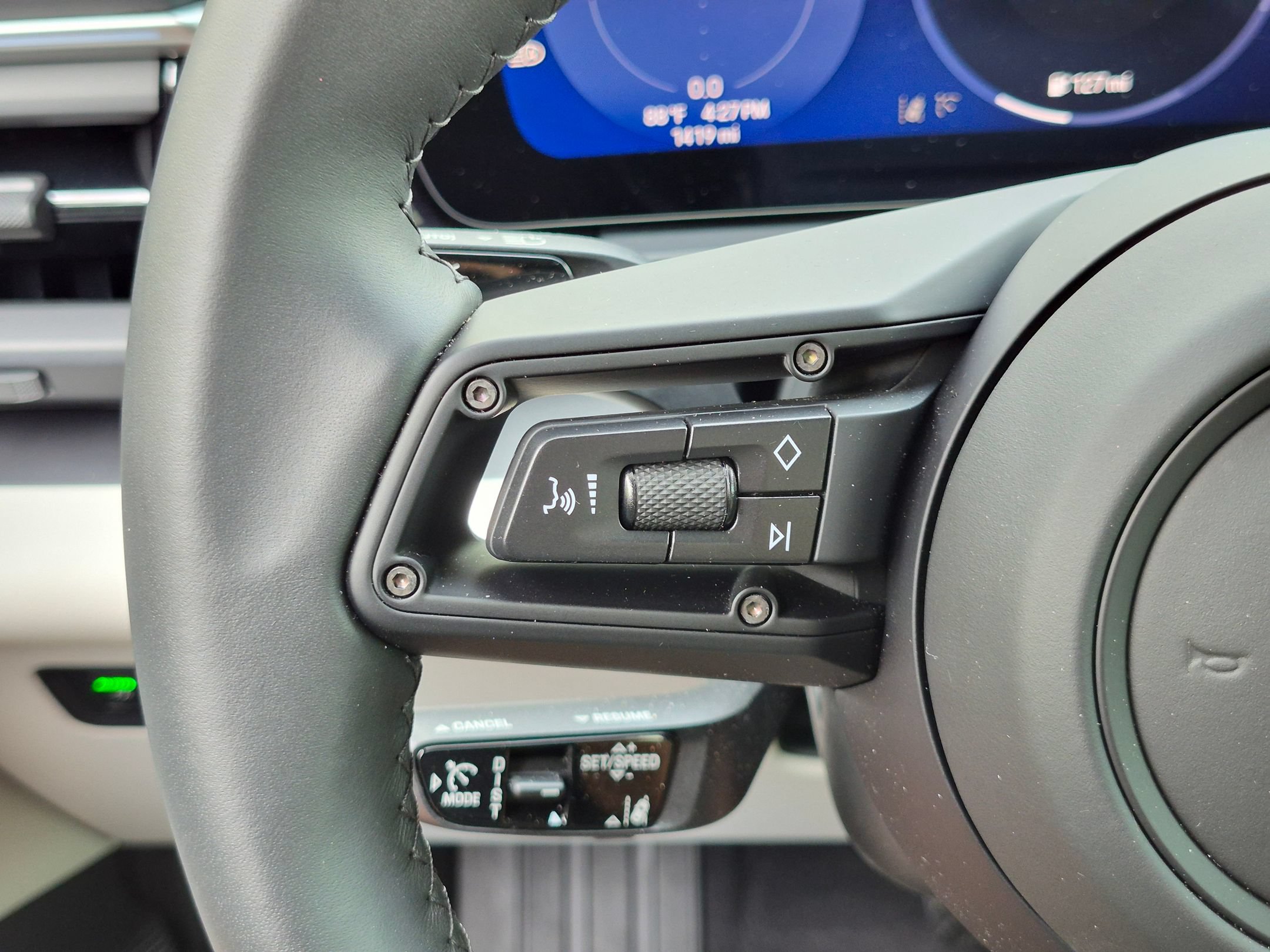 Certified 2025 Porsche Macan Electric RWD image 9