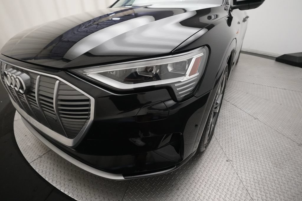 Used 2022 Audi e-tron Premium Plus w/ Premium Plus Package AWD/4WD image 23