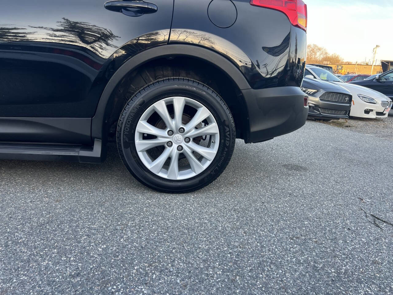 Used 2015 Toyota RAV4 Limited image 32