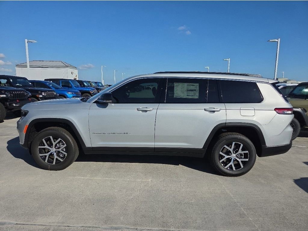 New 2025 Jeep Grand Cherokee Limited image 8