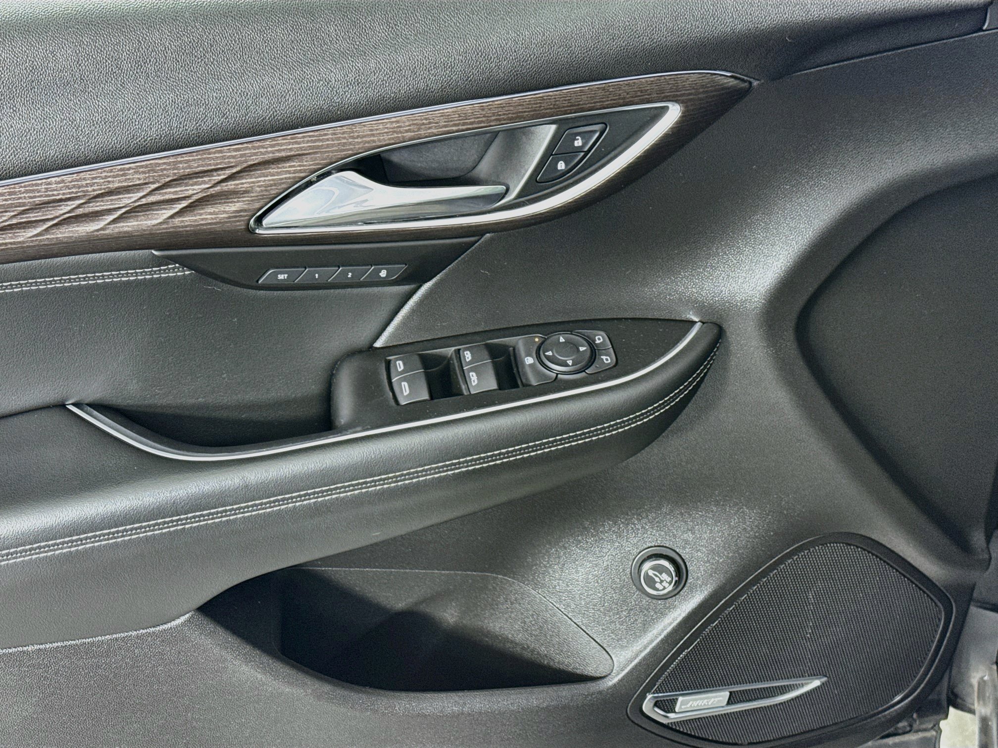 Used 2022 Buick Envision Avenir w/ Technology Package II AWD/4WD image 18