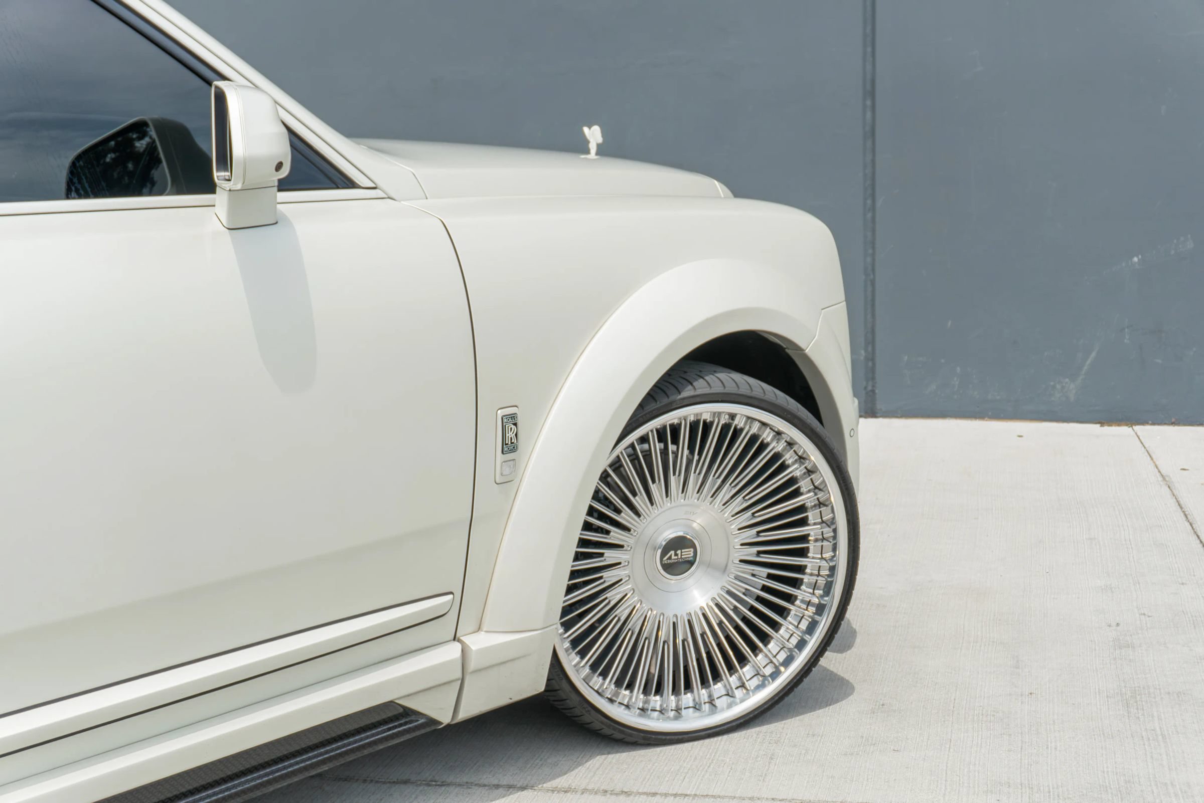 Used 2025 Rolls-Royce Cullinan AWD/4WD image 48