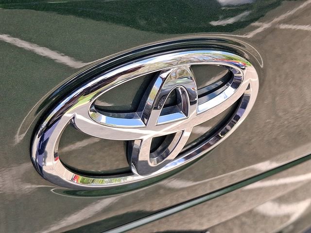 Used 2023 Toyota Corolla Cross XLE w/ Convenience Package AWD/4WD image 28