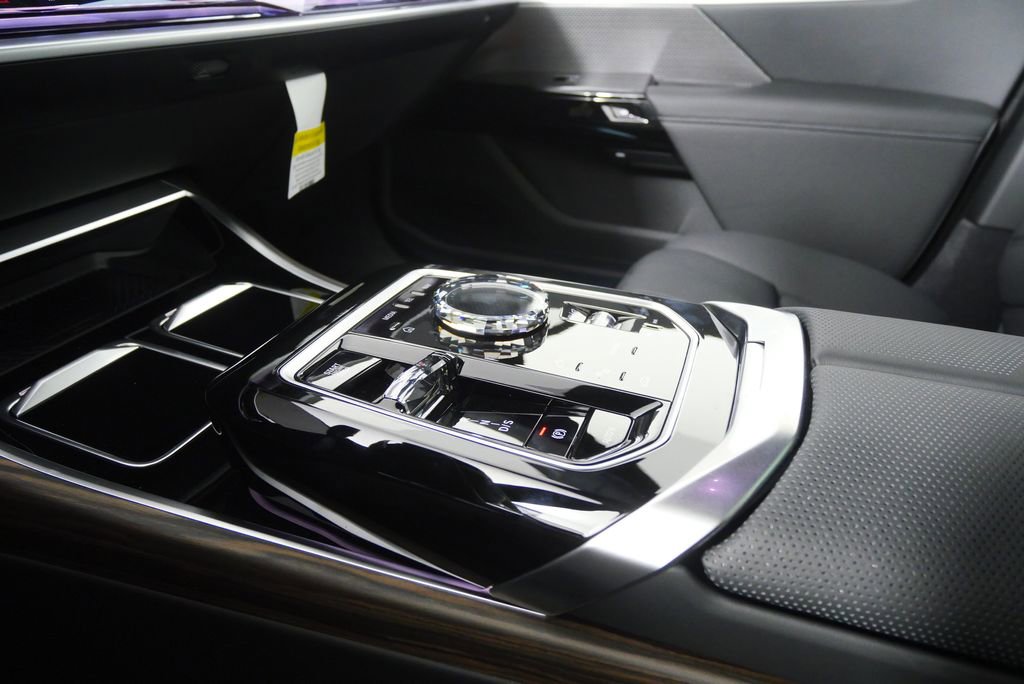 Used 2026 BMW 750e xDrive image 26