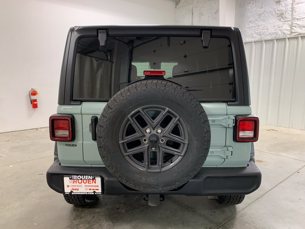 Used 2024 Jeep Wrangler Unlimited Sport AWD/4WD image 17
