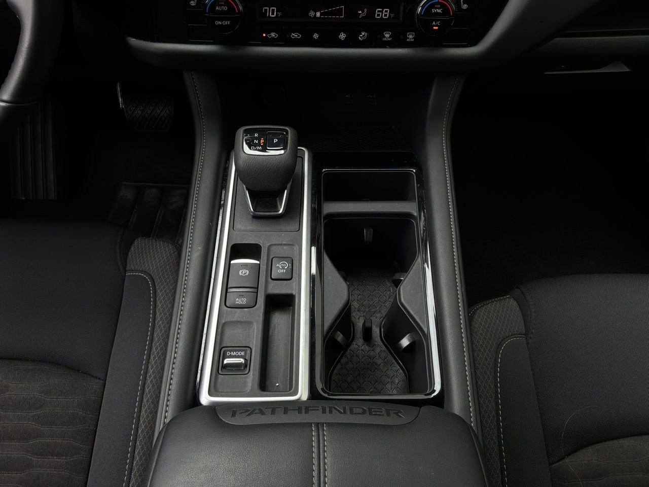 Used 2025 Nissan Pathfinder SV image 16