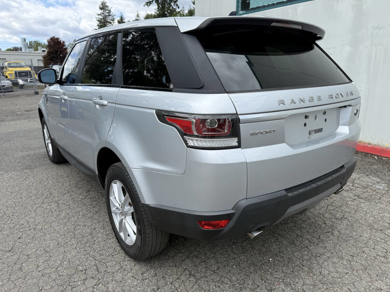 Used 2016 Land Rover Range Rover Sport SE AWD/4WD image 28
