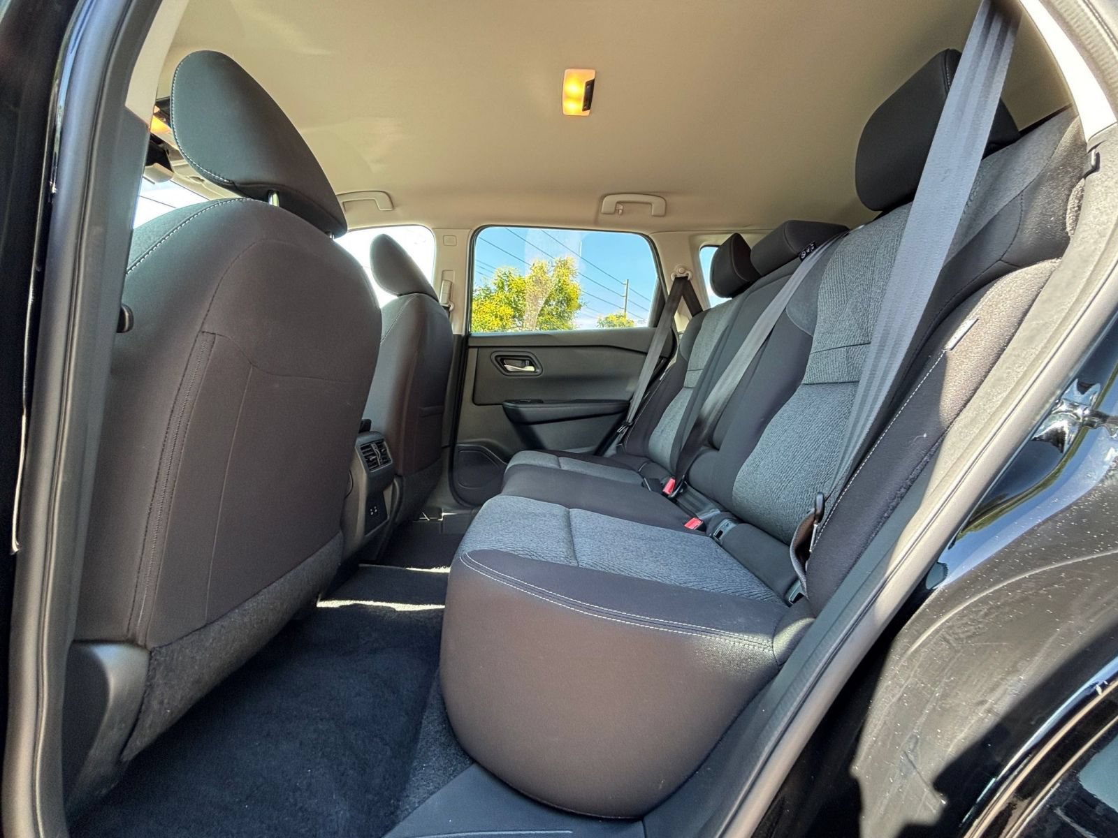 Used 2025 Nissan Rogue SV FWD image 23
