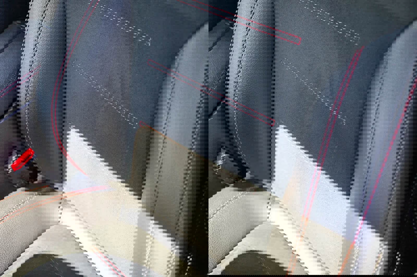 Used 2022 Mercedes-Benz EQB 300 4MATIC image 23