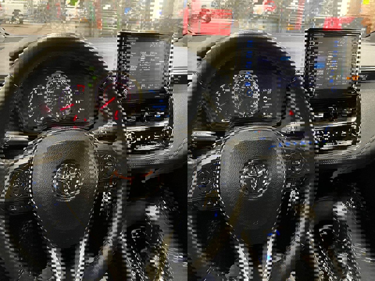 Used 2021 Toyota Corolla SE w/ Carpet Mat Package (TMS) image 2