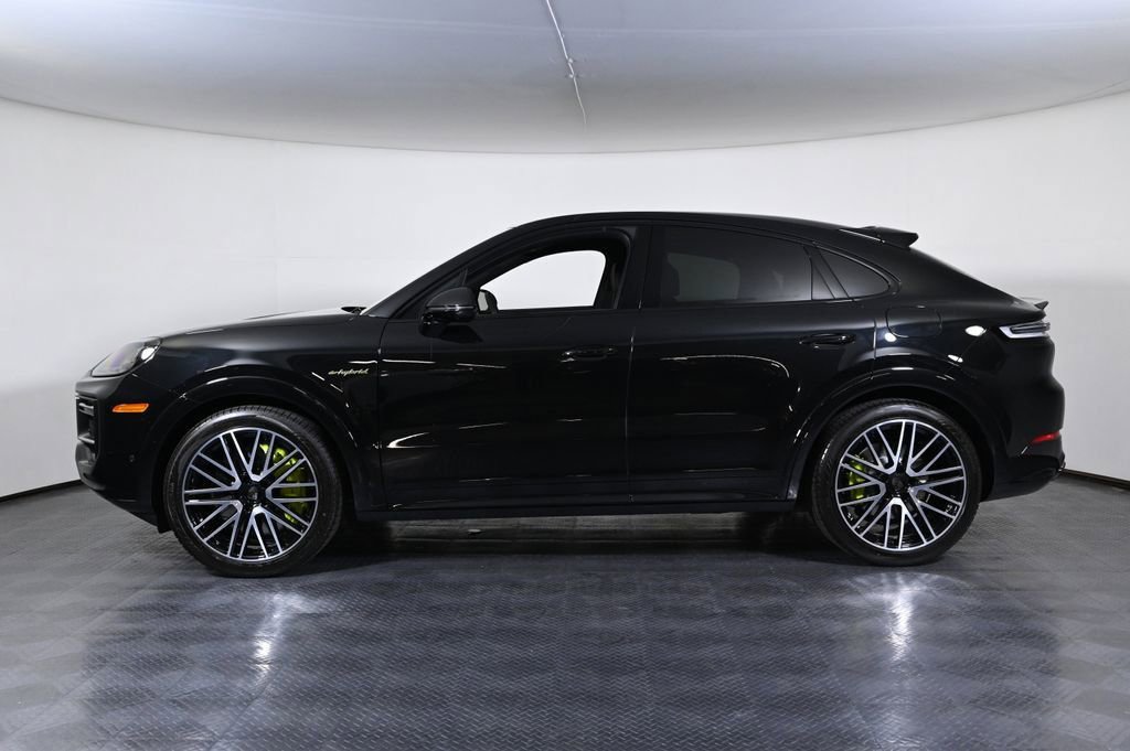 Certified 2026 Porsche Cayenne Turbo image 2