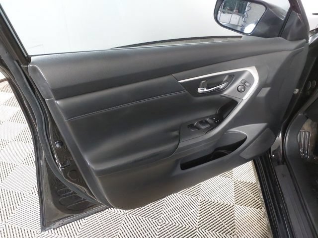 Used 2017 Nissan Altima 2.5 SR w/ Midnight Edition Package FWD image 16