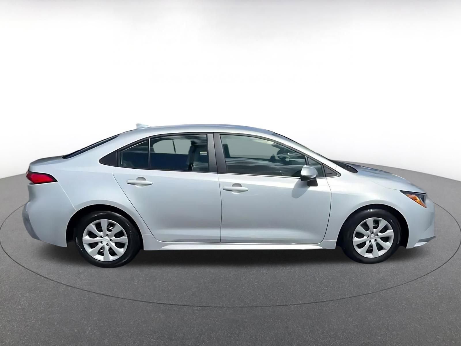 Used 2025 Toyota Corolla LE image 16