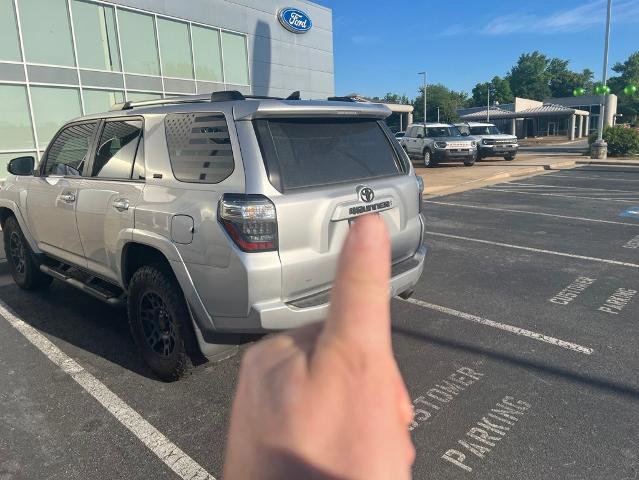 Used 2022 Toyota 4Runner SR5 Premium w/ Moonroof Package AWD/4WD image 8