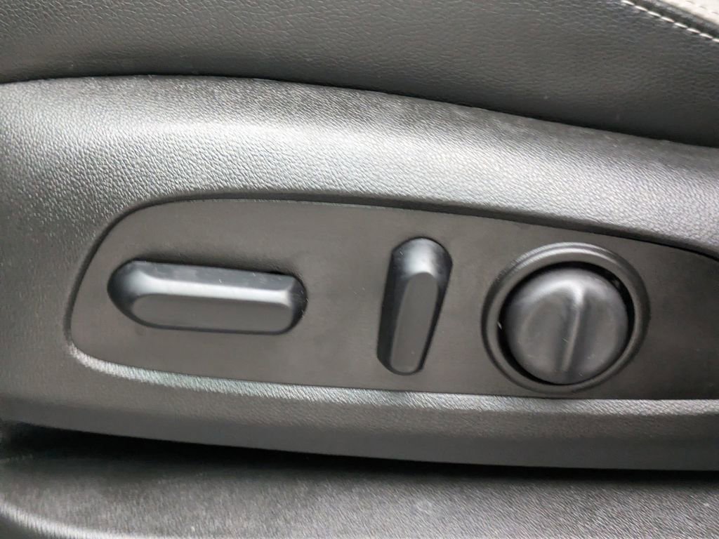 Used 2020 Chevrolet Equinox Premier image 21