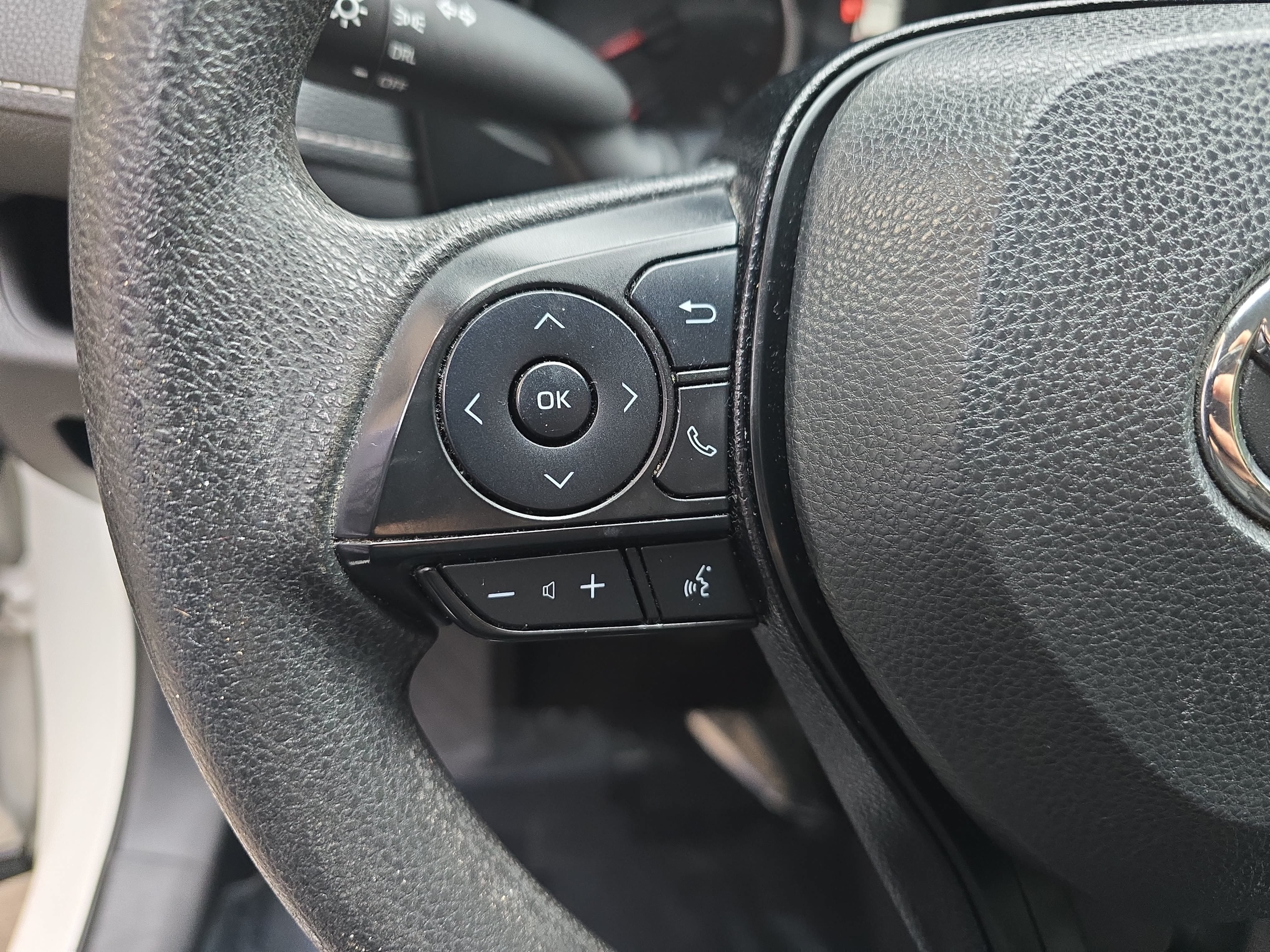 Used 2020 Toyota RAV4 LE FWD image 17