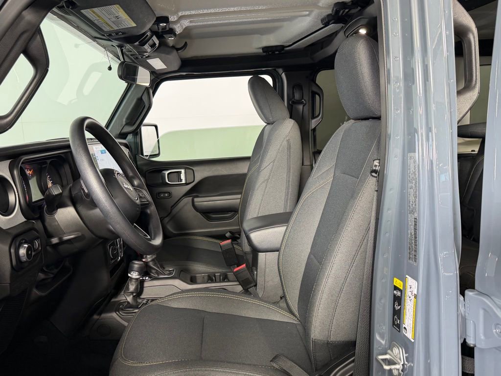 Used 2025 Jeep Wrangler Sport image 19