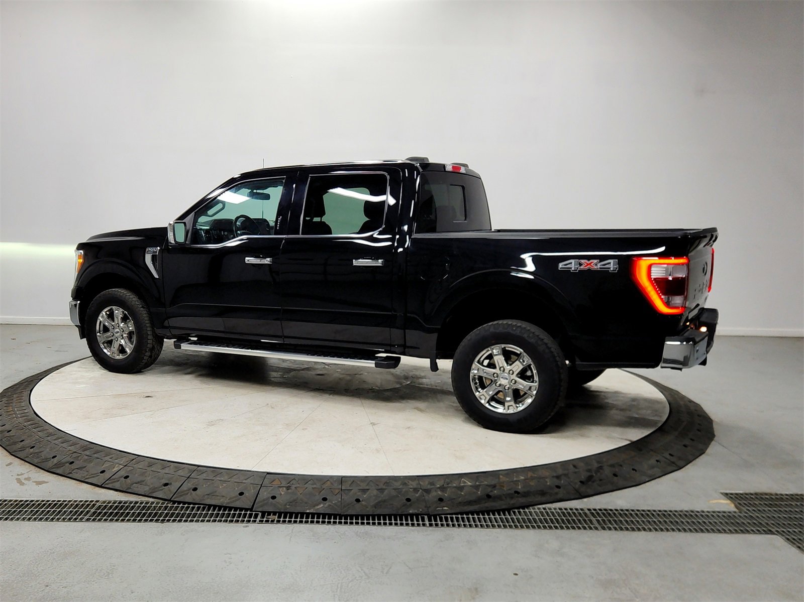 Used 2023 Ford F150 Lariat image 5