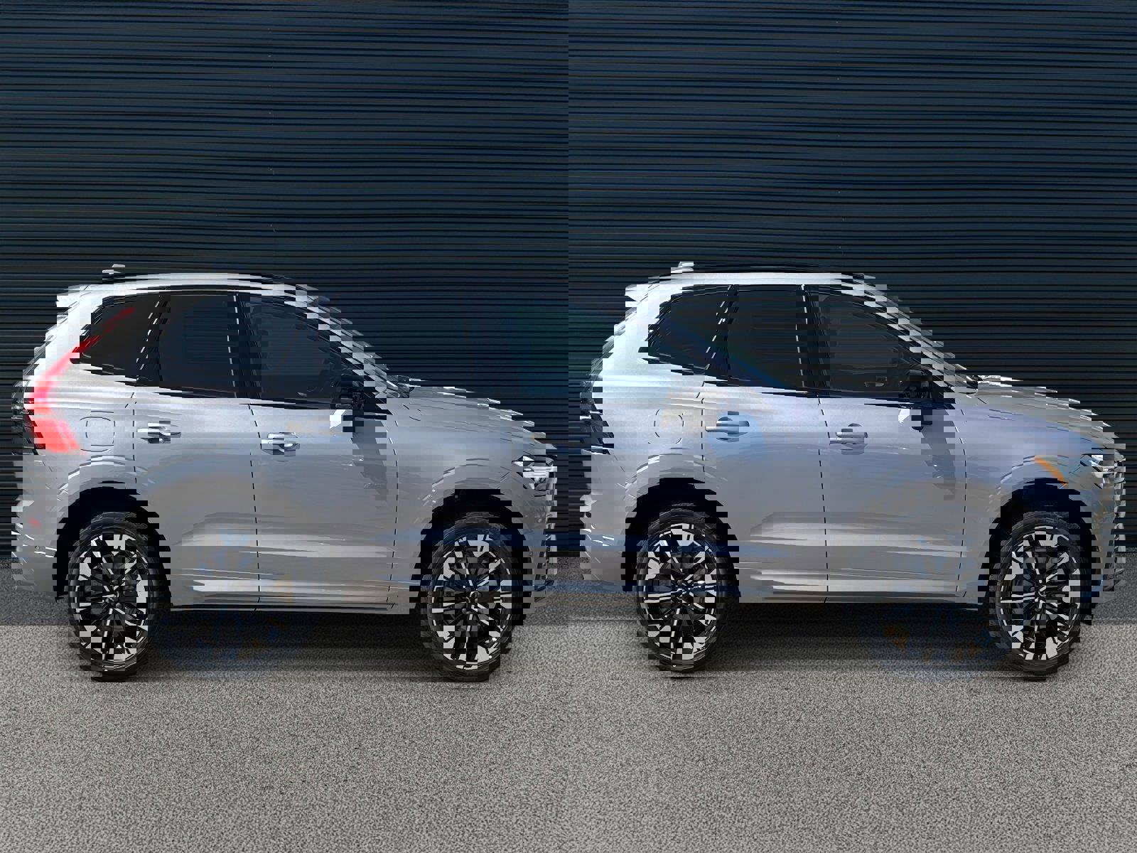 New 2026 Volvo XC60 B5 Plus w/ Climate Package image 4