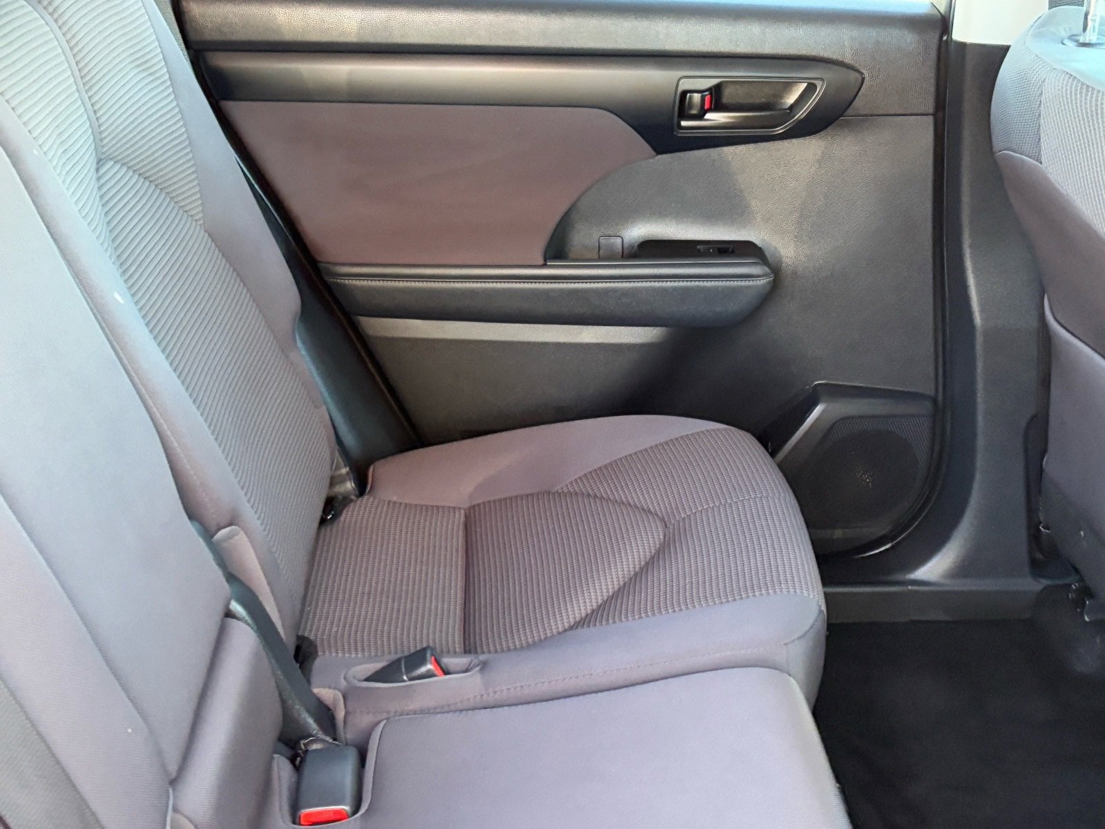 Certified 2021 Toyota Highlander L image 13