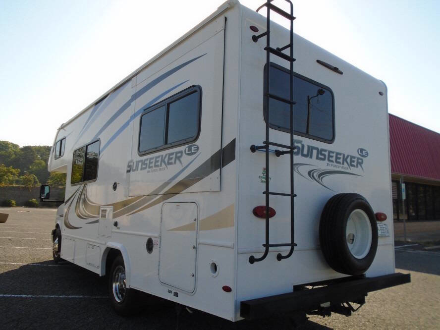 Used 2019 Chevrolet Express 4500 w/ RV Package RWD image 7