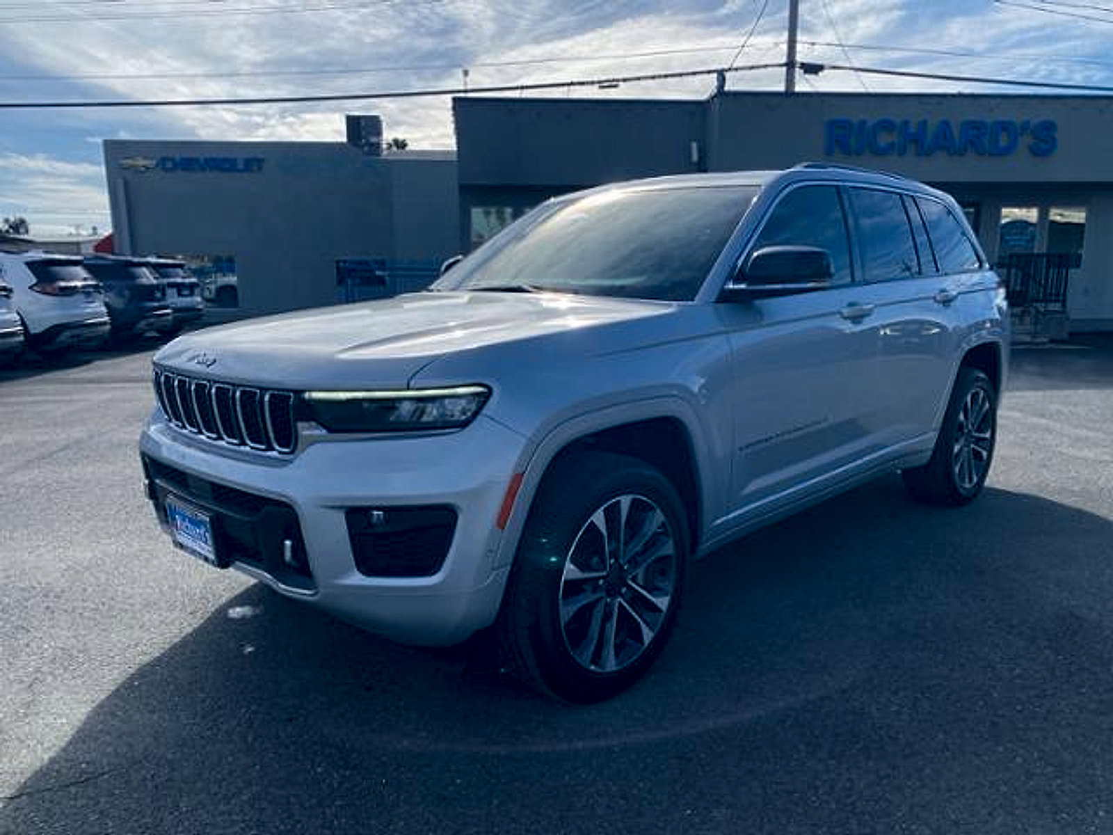Used 2022 Jeep Grand Cherokee Overland RWD image 5