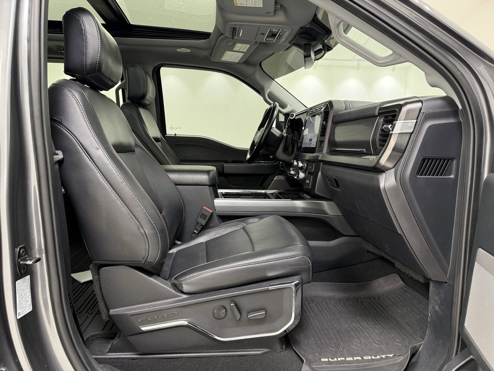 Used 2023 Ford F250 Lariat w/ Lariat Ultimate Package image 33