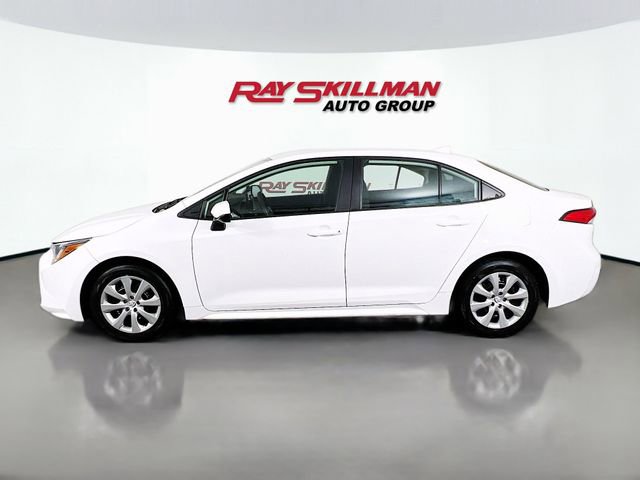 Used 2023 Toyota Corolla LE FWD image 4
