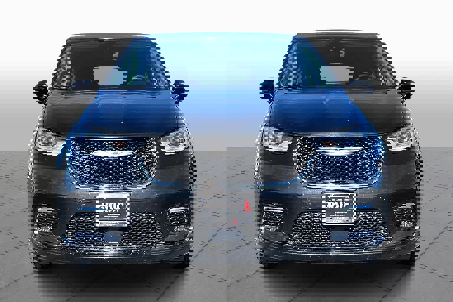 Used 2024 Chrysler Pacifica Select image 3