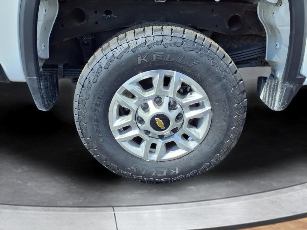 Used 2025 Chevrolet Silverado 2500 LT w/ Convenience Package AWD/4WD image 16