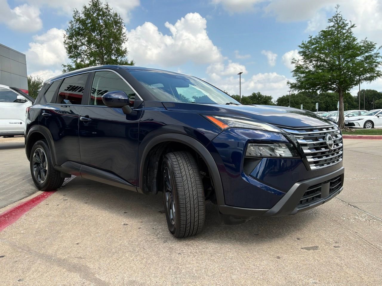 Used 2025 Nissan Rogue SV FWD image 4