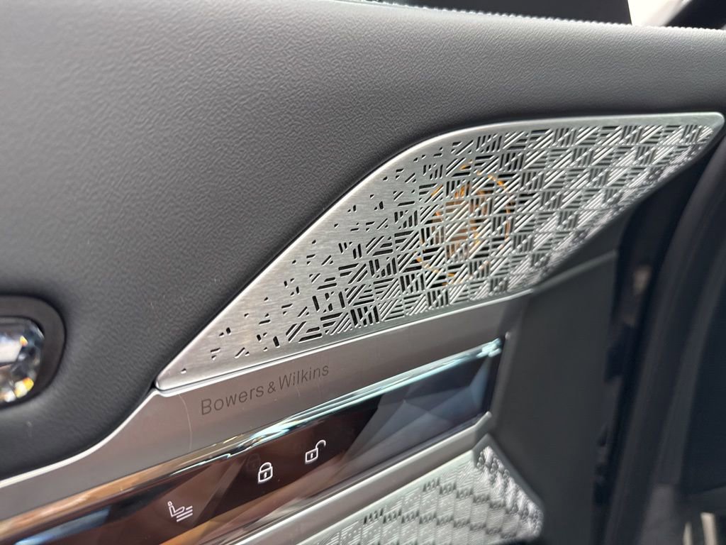 Used 2023 BMW i7 xDrive60 image 9