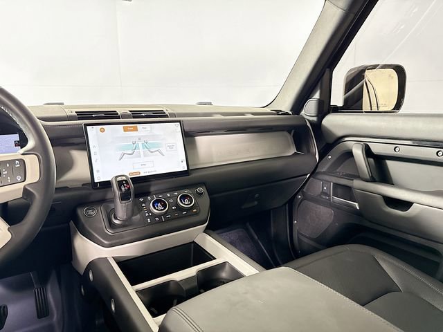 Certified 2025 Land Rover Defender 130 X-Dynamic SE AWD/4WD image 25