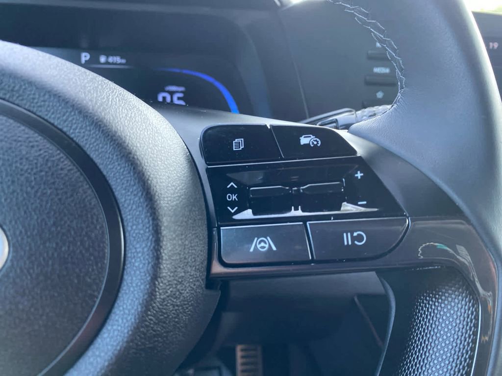 Used 2025 Hyundai Elantra Sport image 22