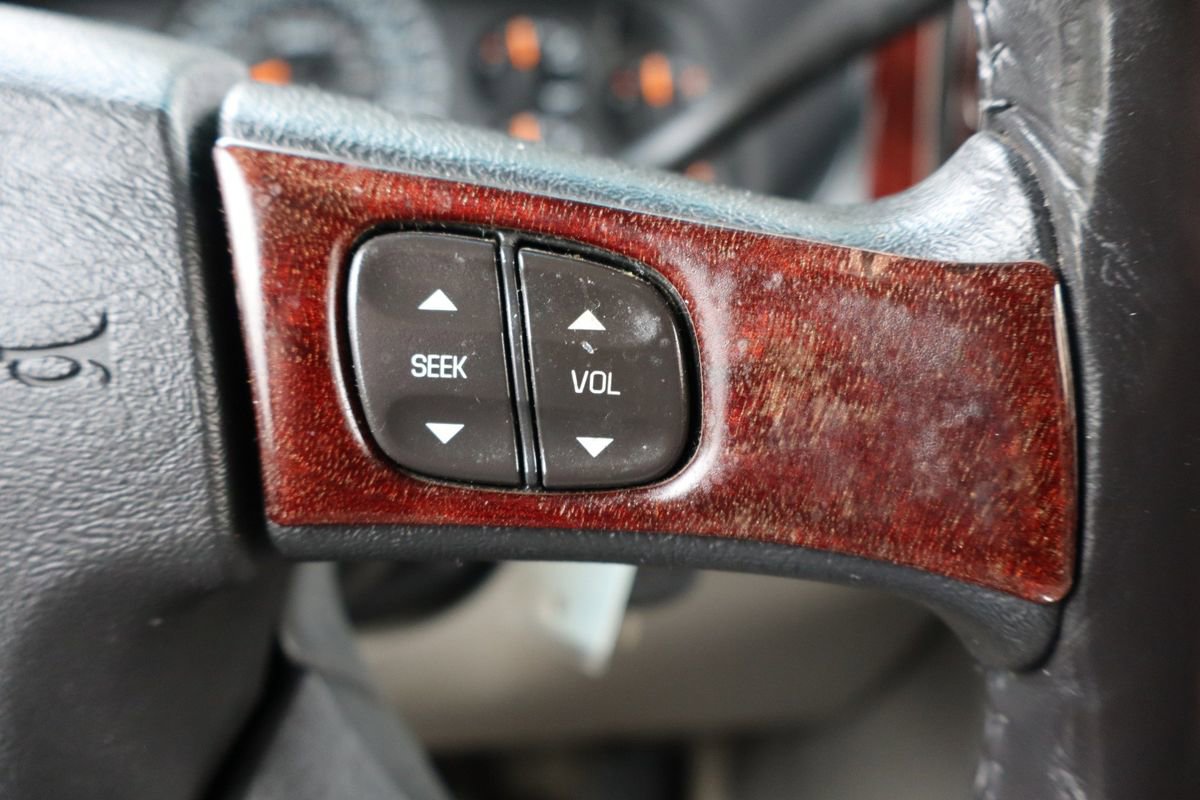 Used 2003 Chevrolet Suburban 2500 LT w/ LT Preferred Equipment Group image 34