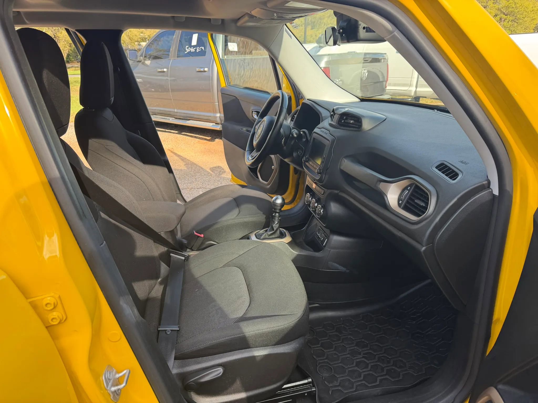 Used 2016 Jeep Renegade Latitude image 10