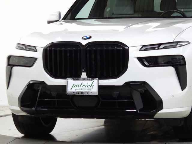 Used 2024 BMW X7 xDrive40i w/ M Sport Package image 3