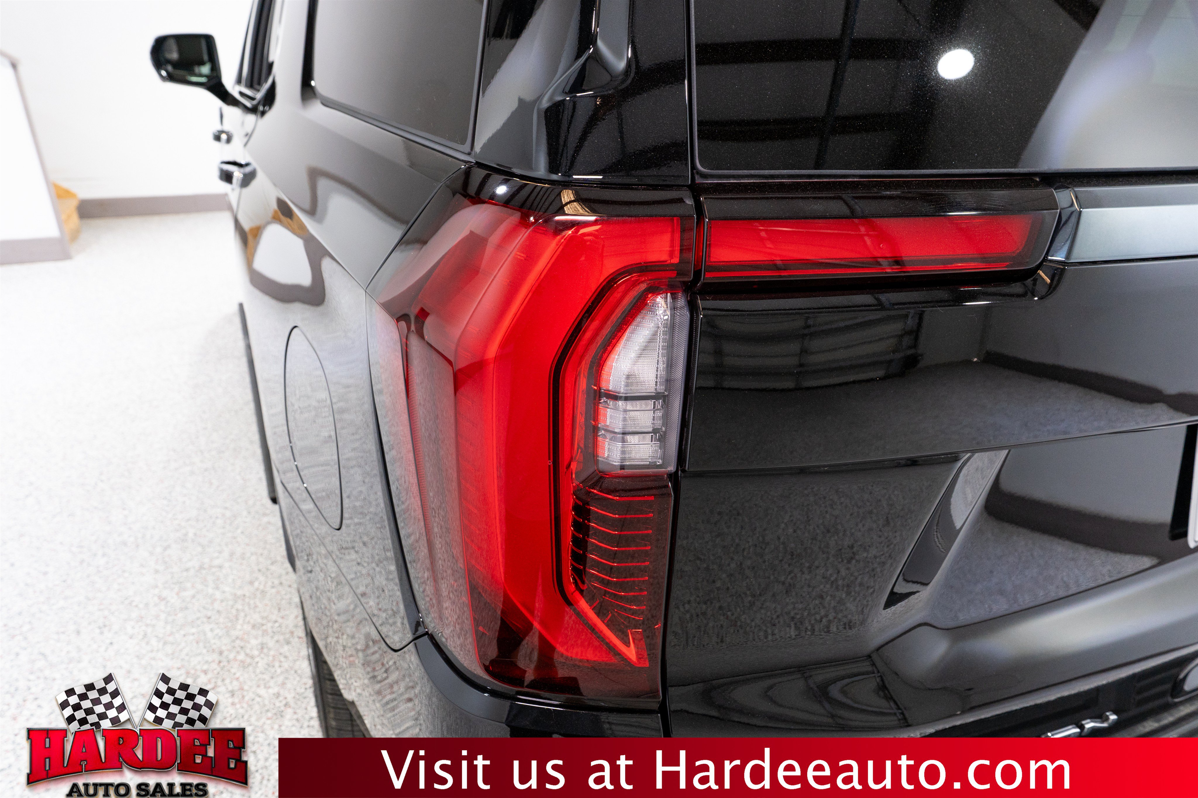 Used 2026 GMC Yukon Denali Ultimate w/ LPO, Floor Liner Package AWD/4WD image 9