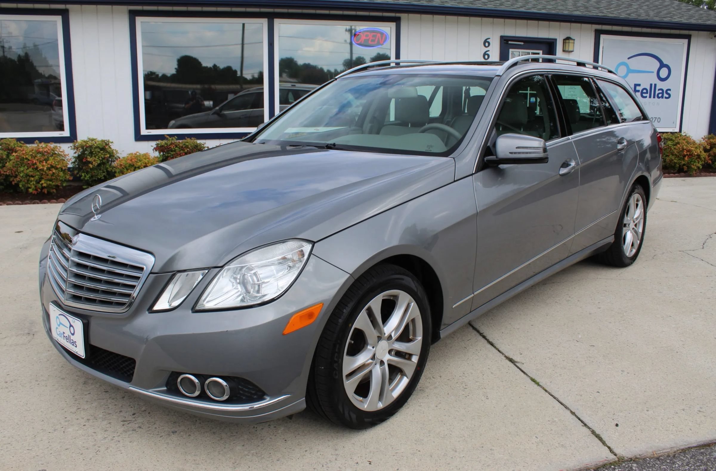 Used 2011 Mercedes-Benz E 350 4MATIC Wagon image 31