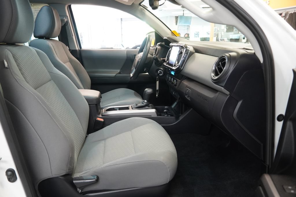 Used 2021 Toyota Tacoma SR5 AWD/4WD image 34