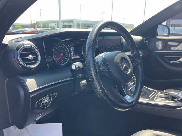 Used 2017 Mercedes-Benz E 300 4MATIC image 9