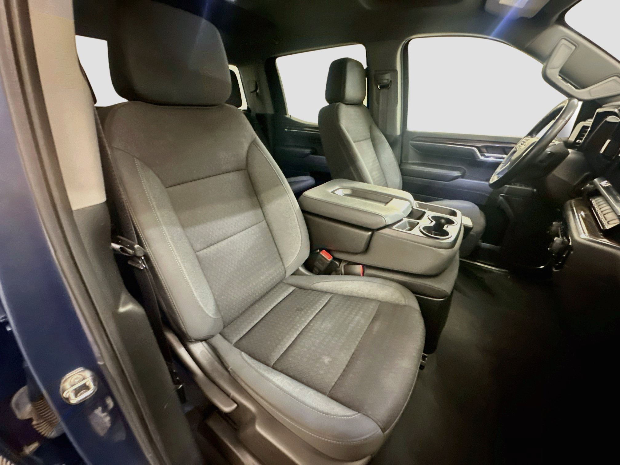 Used 2024 Chevrolet Silverado 1500 LT AWD/4WD image 32