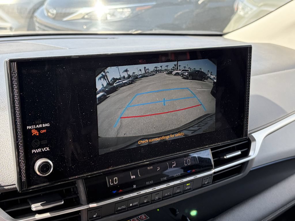 Certified 2026 Toyota Sienna XLE FWD image 10