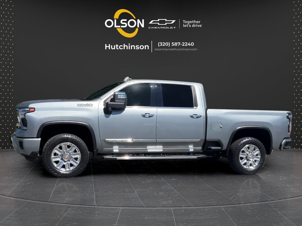 Used 2024 Chevrolet Silverado 2500 High Country w/ High Country Premium Package AWD/4WD image 2