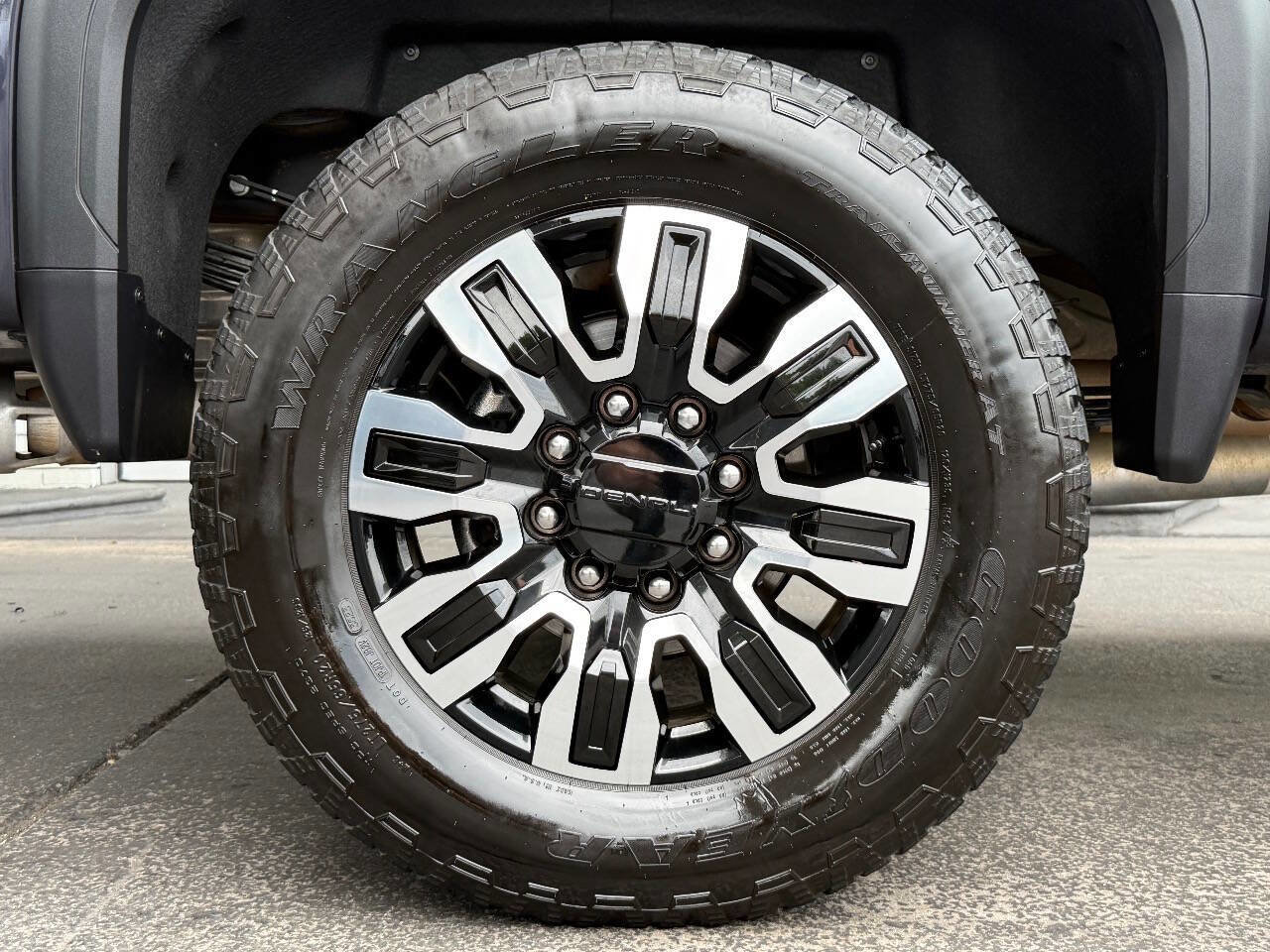Used 2024 GMC Sierra 3500 Denali Ultimate image 13