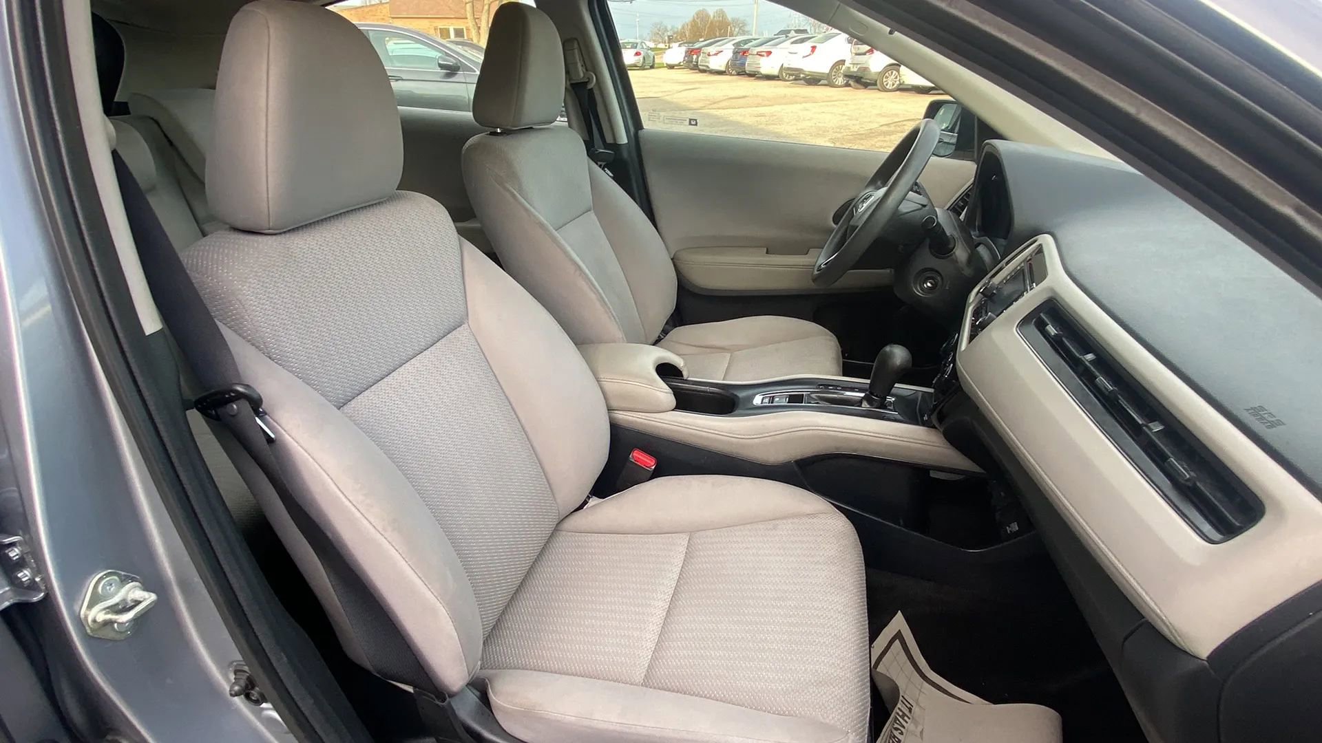 Used 2017 Honda HR-V LX image 11